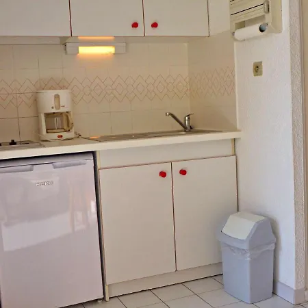 Apartment Avec Piscine Et Acces Plage, Terrasse, Parking Prive, Animaux Acceptes, Jusqu'a 6 Personnes. - Fr-1-387-102