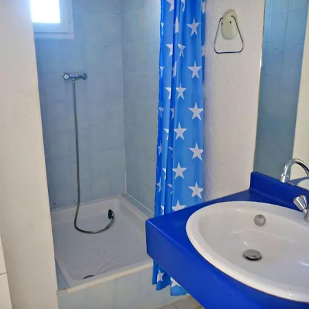 Apartment Avec Piscine Et Acces Plage, Terrasse, Parking Prive, Animaux Acceptes, Jusqu'a 6 Personnes. - Fr-1-387-102 *